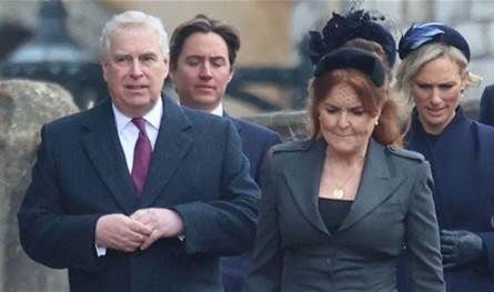 بعد تجريده من ألقابه.. الأمير أندرو وزوجته السابقة شاركا في مناسبة عائلية