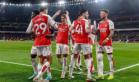 أرسنال ينجو من التعادل ويخطف الفوز في الرمق الأخير