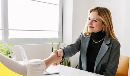 كيف تؤثّر الابتسامة على نجاح المقابلات التقنية؟