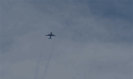 بالفيديو.. طائرة أميركية تنجو من كارثة في الجو