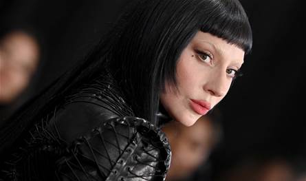 حادث مفاجئ على المسرح… و&quot;ليدي غاغا&quot; تُعلّق عرضها