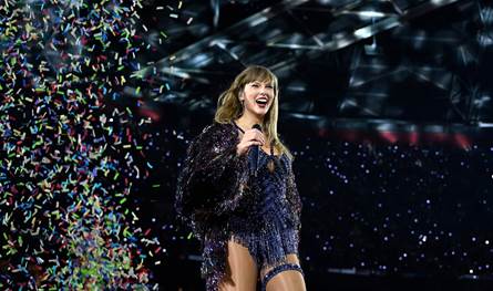 تايلور سويفت توزّع 197 مليون دولار مكافآت على طاقم جولتها تايلور سويفت توزّع 197 مليون دولار مكافآت على طاقم جولتها
