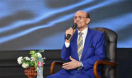 &quot;كان جالسًا على كرسي ويشرب الشاي&quot;... محمد صبحي يوضح سبب أزمته مع السائق (فيديو) 