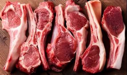 في هذا البلد.. توقيف شخصين بعد اتهامهما بذبح خيول وبيع لحومها!