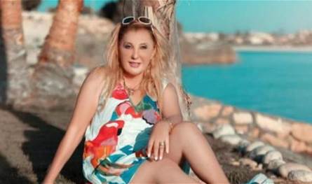 نادية الجندي بإطلالة جديدة والجمهور يغازلها (صورة) 