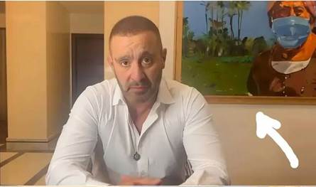 لوحة خلف أحمد السقا شغلت المصريين.. اليكم القصة كاملة 