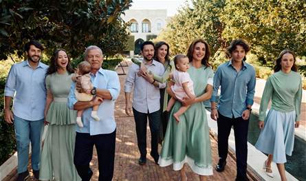 صورة للعائلة الملكية الاردنية.. أناقة لافتة وأمنيات مليئة بالأمل