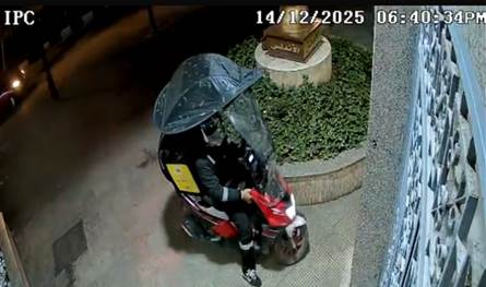 بالفيديو.. حادث سرقة لعامل مطعم &quot;ملك الطاووق&quot;