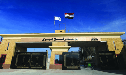 أمل العودة يتحدى الألم.. قصص الغزيين العالقين خارج القطاع