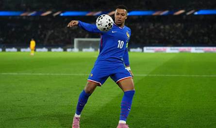 مبابي يسرق الأضواء بهدف استثنائي أمام ألافيس