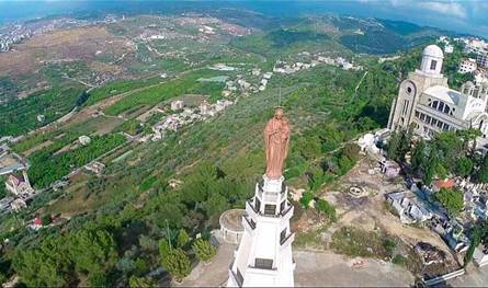 عبير نعمة وملحم زين يضيئان ميلاد مغدوشة