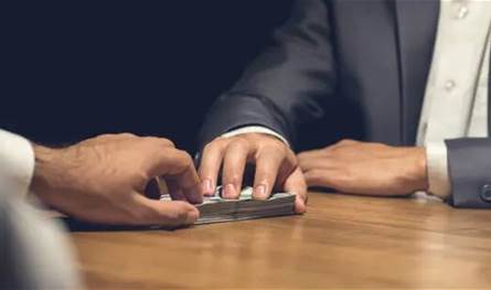 رغم دعوات الاصلاح.. الرشوة لا تزال تتحكم بتفاصيل حياتنا