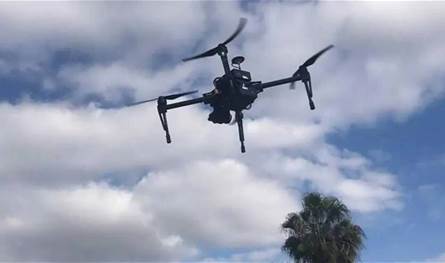 محلقة إسرائيلية تلقي قنبلة صوتية باتجاه طريق اللبونة ـ الناقورة