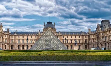 مع تصويت الموظفين على الإضراب.. متحف اللوفر يواجه اختبارا جديدا 