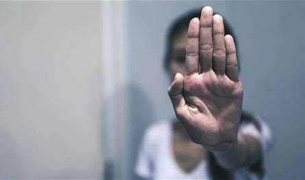 فنانة تتعرض للتحرش في الشارع… ما مصير المتهم؟