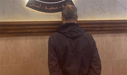 يزوّر إقامات.. مطلوب سقط في قبضة الأمن