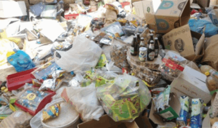 داخل هنغار في لبنان.. أطنان من المواد الغذائية الفاسدة والمكسرات