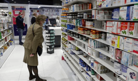 داخل صيدلية في لبنان.. أدوية منتهية الصلاحية