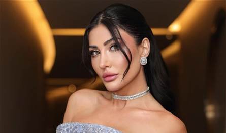 هبة نور تشارك متابعيها لحظات تزيين شجرة الميلاد