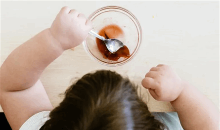 دم في براز الطفل.. أسباب بسيطة وأخرى تستدعي الإسعاف