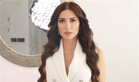 بفستان أسود ضيق أبرز قوامها.. ممثلة شهيرة بإطلالة جديدة والجمهور يغازلها (صور)