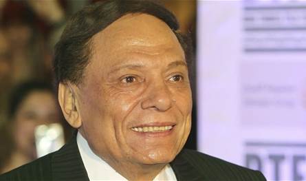 غاب عن جنازة شقيقته.. جدلٌ في مصر بشأن حقيقة الوضع الصحي لعادل إمام