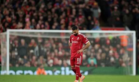 "دموعه فضحته".. هل سيرحل صلاح عن ليفربول؟