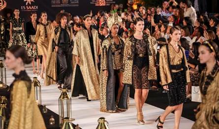 مجرمون يختطفون عارضة أزياء ويقودونها إلى الأدغال!