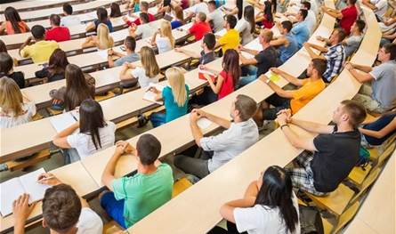 فتاة تدخل الجامعة في سن الثانية عشرة!