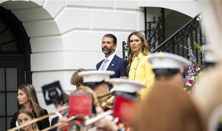 من البيت الابيض.. ترامب يعلن خطوبة نجله الأكبر (فيديو)