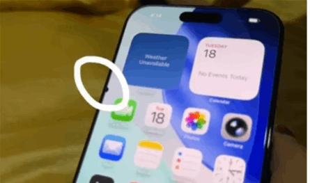 بقعة سوداء وشاشتان للاتصال.. ما الذي يربك مستخدمي آيفون؟