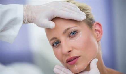 الجمال الطبيعي أم الاصطناعي.. أيهما يليق بنا؟