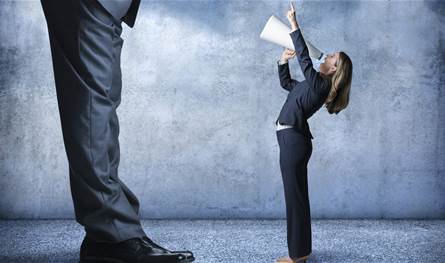 المرأة والتحديات الاجتماعية المعاصرة