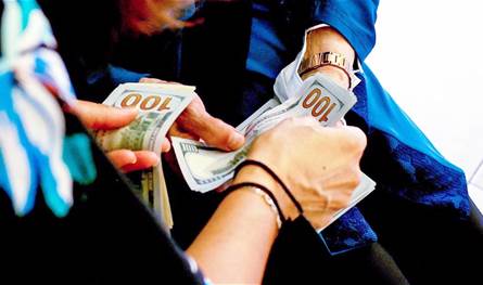 مشروع قانون"الفجوة المالية واسترداد الودائع": صراع على توزيع الخسائر