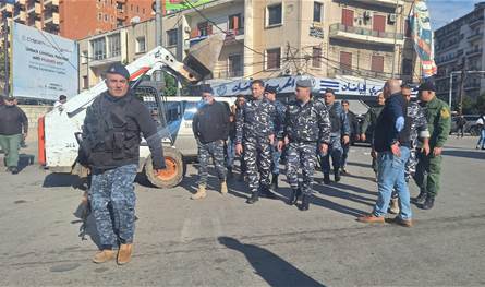 بالصور: إزالة المخالفات والبسطات غير المرخصة في طرابلس