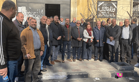 روابط التعليم الرسمي في الشمال تنفذ اعتصاماً أمام مالية طرابلس