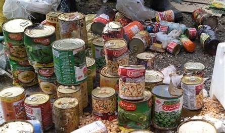 دهم مستودع في البقاع بعد ضبط أطنان من المواد الغذائية منتهية الصلاحية وآلة تزوير (صورة)