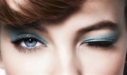 أساسيات المكياج للمبتدئات.. خطوات بسيطة لمظهر طبيعي