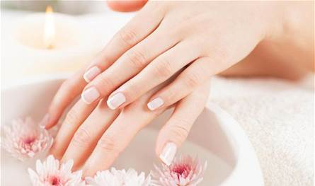 كيف تجهزين يديك وقدميك بسهولة قبل أي مناسبة؟