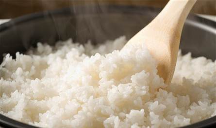 هل إعادة تسخين الأرز يعرّضكم للتسمم؟