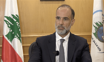 رسامني بحث تطوير البنية التحتية للطيران وبرامج التدريب البحري