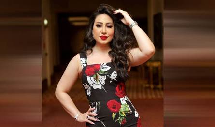 رقصت وغنّت… فيديو لبوسي من حفل زفاف ابنة هنيدي