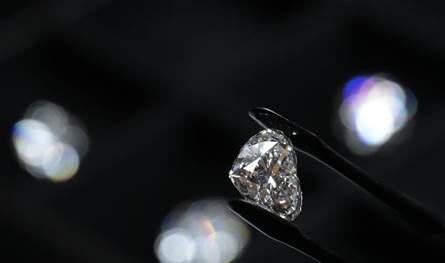 عملاق الألماس الروسي: المخزون المجدي اقتصادياً على وشك التراجع