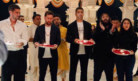 بالفيديو: ميسي يؤدي طقوسًا هندوسية في ختام زيارته التاريخية للهند