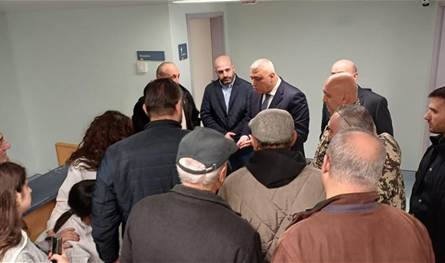 بعد غارة سبلين… شقير يزور علاء شحادة ويتابع وضعه الصحي