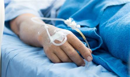 ممثل لبناني قدير يتعرّض لوعكة صحية أدخلته المستشفى.. وهذا وضعه (صورة)