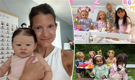 جنت مبالغ طائلة.. ام تعتني بعدد من الدمى