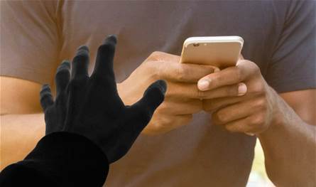 مطلوب سقط في قبضة الأمن.. هكذا كان يسرق الهواتف (صورة)