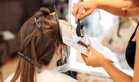 هل تسبب صبغة الشعر السرطان والعقم؟