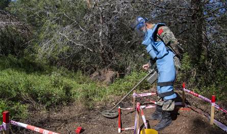 اليونيفيل تسلّم الجيش حقلا مطهّرا من الألغام